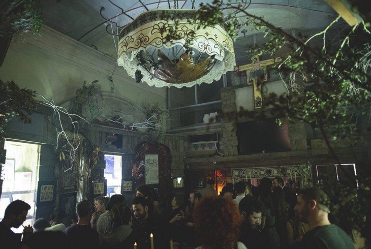Romaround_'s tweet photo. Siete stanchi dei soliti fine settimana e delle solite discoteche? 
Oggi #23novembre, a un passo da Campo de' Fiori, ha inizio il Cappella Orsini weekend .
Nell'ex chiesa sconsacrata è possibile ritrovarsi con gli amici per una bevuta a suon di musica.
#yesweekend https://t.co/Sl9OUnV9zO
