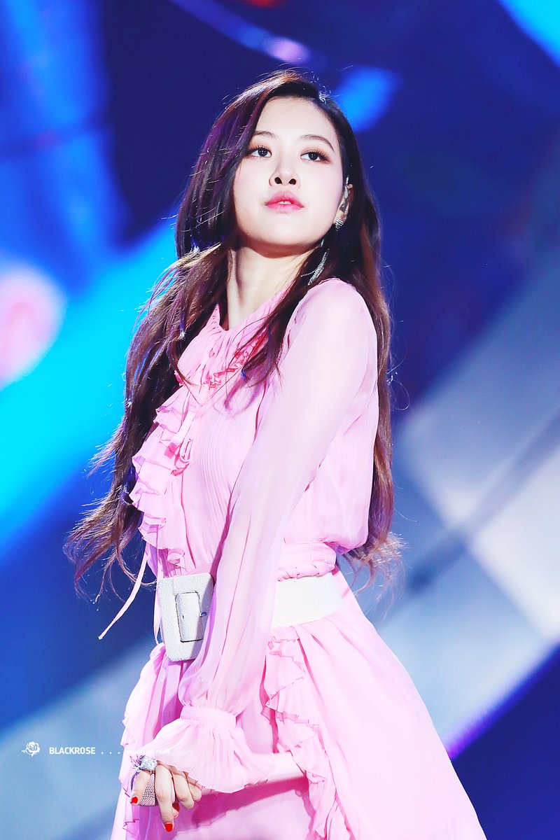 blackrose970211's tweet photo. 너무 올리고 싶었어요 ㅠㅠㅠㅠ
#블랙핑크 #blackpink #로제 #박채영 https://t.co/U5ZnB7p0Iz