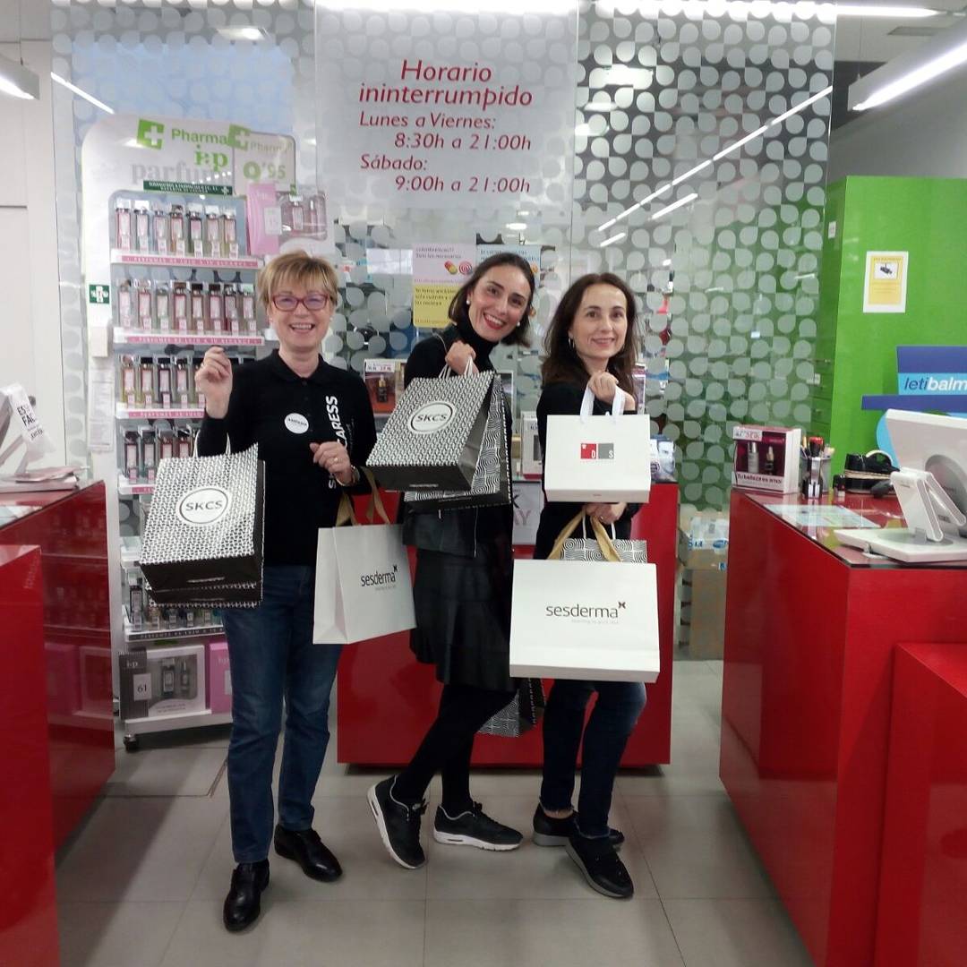 SKCS_SKINCARESS's tweet photo. Comenzamos el #BlackFriday #descuentos #promociones #salud #belleza #Bienestar #FarmaciaAmparoBurgos @SKCS_SKINCARESS #Valencia #Puzol https://t.co/cXOCOy0Z6K