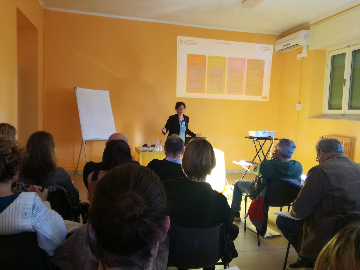 ASTA in #Maremma al giorno 4. Flavia Coccia dell'@Isnart1 apre i lavori. Strategie, buoni rapporti di rete e partenariato per facilitare la vita al #turista, senza lasciargli scelte dovute allo spontaneismo.