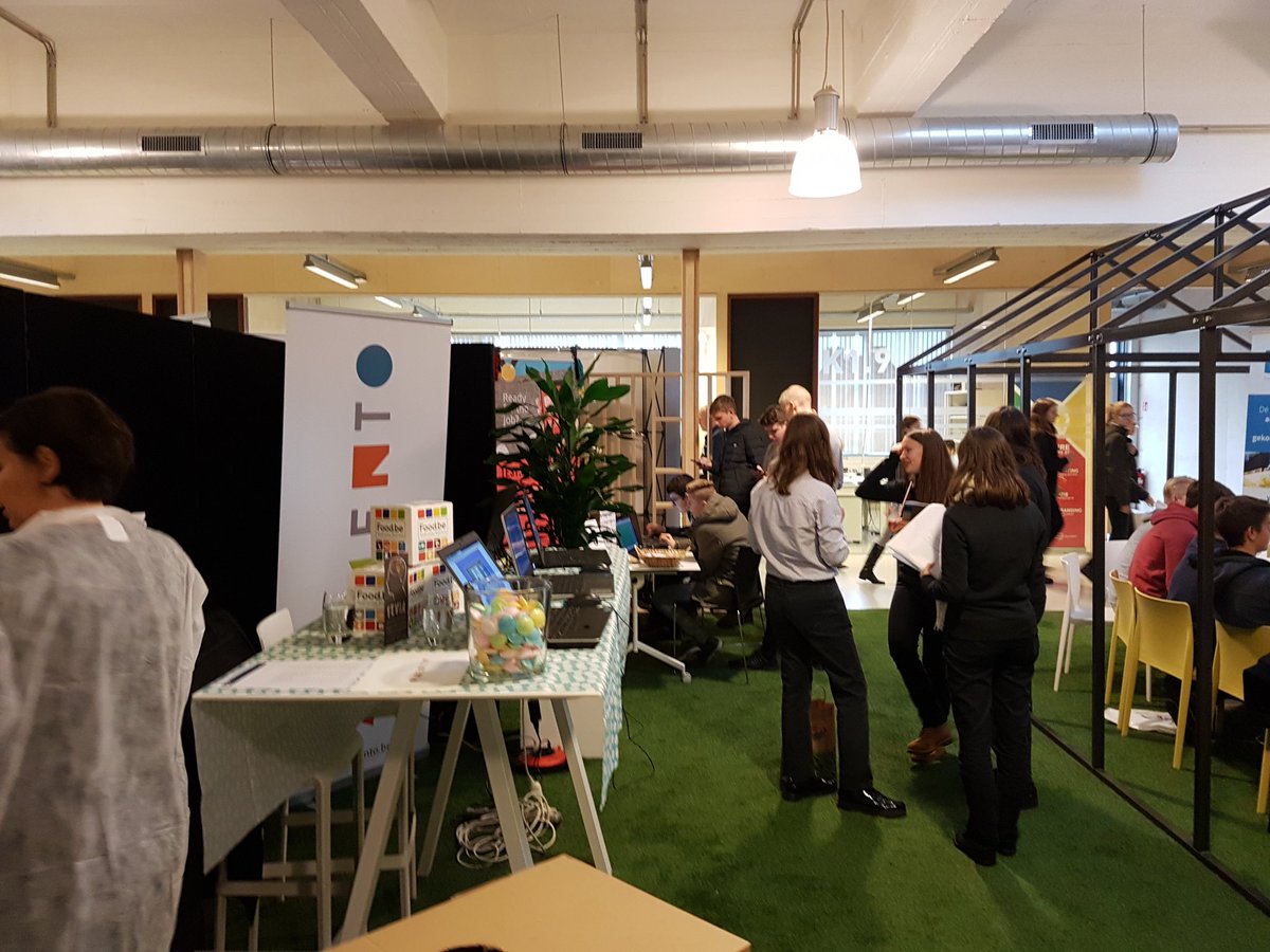 AnnickDW_TRAVI's tweet photo. Zij aan zij met #collega's @AlimentoGroep op #food@work    #werkenMetEnVoorJongeren #heerlijkEnthousiasmeAanwakkeren @VFUFFI https://t.co/lOFl5lRoiy