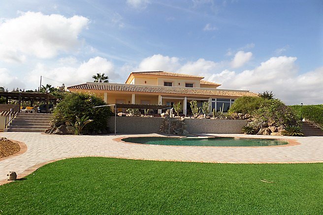 espanarural's tweet photo. Magnificent 5 bed 5 bath elevated villa of 300m2 on a plot of
10,000m2 has mountain and sea views located in one of the
best areas in Vera
https://t.co/ngzFbTmtre
#vera #almeria #oceanview #MountainView #HomeSweetHome #espanarural #Spain https://t.co/dsbDSQKjlf