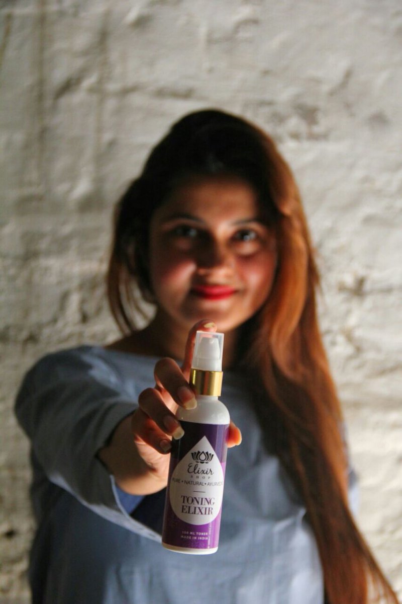 talksassybaby's tweet photo. #newpost 💥💥💥💥
Who replaced my #Rose water !!!! @TheElixirShop 
https://t.co/mjKE7CBsw2

#talksassy #beautyblogger #ontheblog https://t.co/PSDT3JB3u6