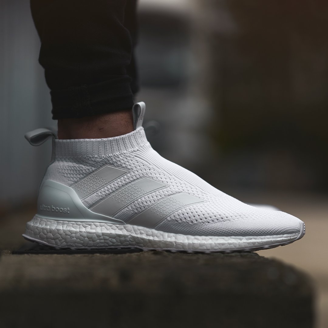 impressionisme fattigdom toksicitet Pro:Direct Soccer on Twitter: "So fresh. So clean. The triple white adidas  A16+ UltraBOOST. Number of sizes sizes still available. 📲  https://t.co/7FpgHrKbfZ https://t.co/CfMwRCOJOJ" / Twitter