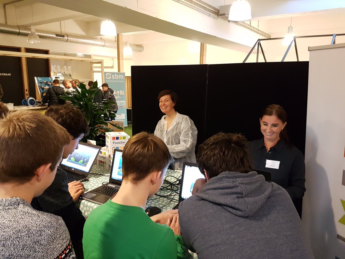 AnnickDW_TRAVI's tweet photo. Zij aan zij met #collega's @AlimentoGroep op #food@work    #werkenMetEnVoorJongeren #heerlijkEnthousiasmeAanwakkeren @VFUFFI https://t.co/lOFl5lRoiy