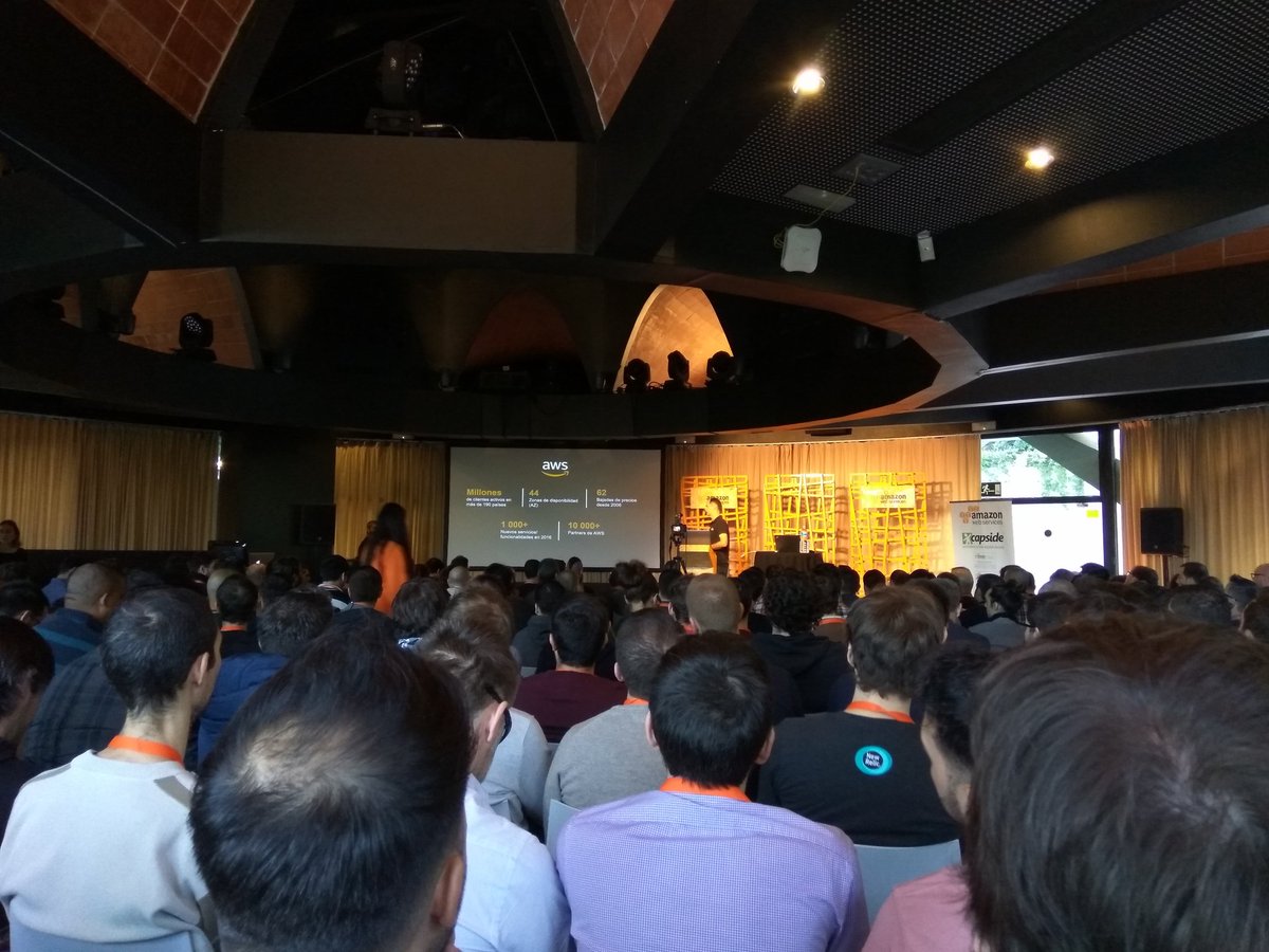 zzanack's tweet photo. In #awsomeday !! 
#Amazon #CloudComputing #Programming https://t.co/76023OzRGq