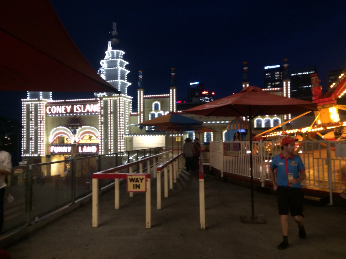 gutterskud's tweet photo. #gizzfest @ luna parc https://t.co/c0xbIQukjS
