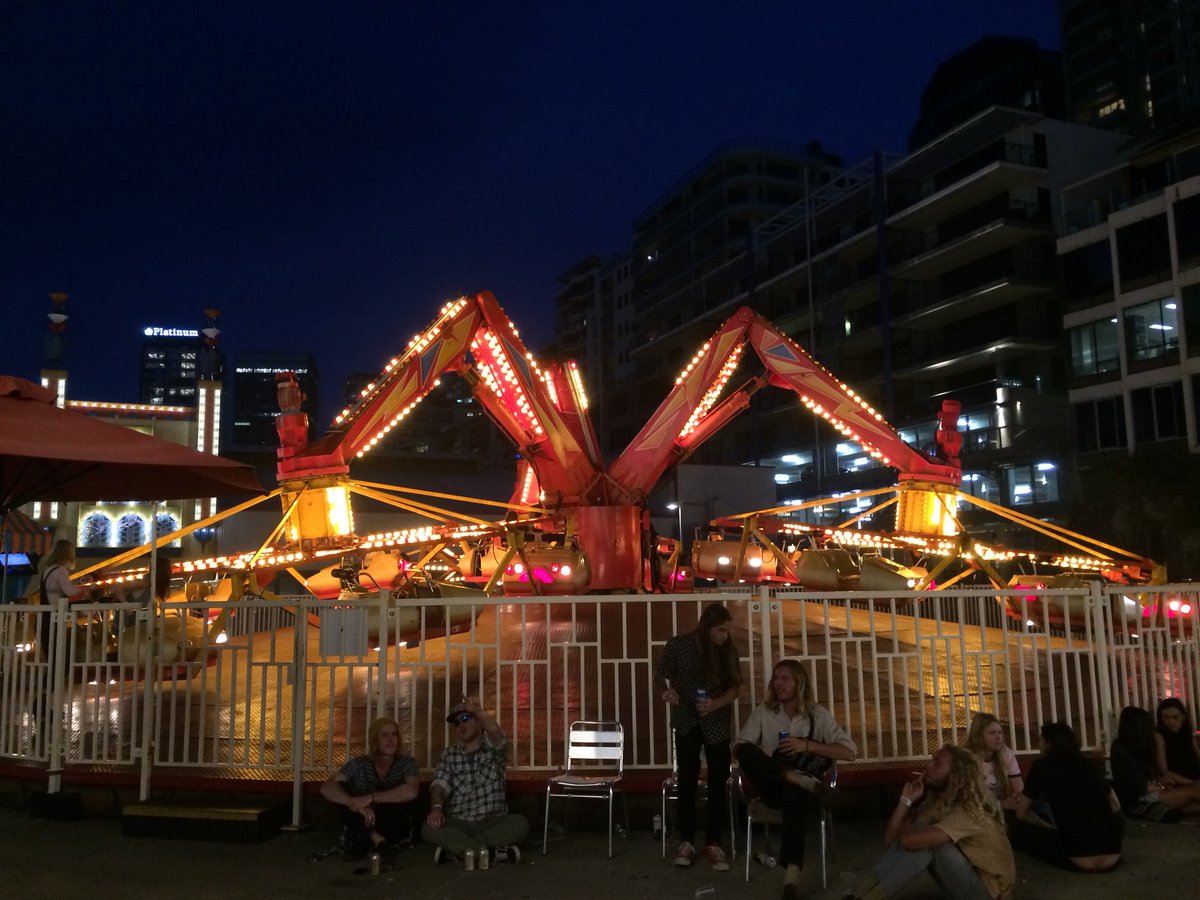 gutterskud's tweet photo. #gizzfest @ luna parc https://t.co/c0xbIQukjS