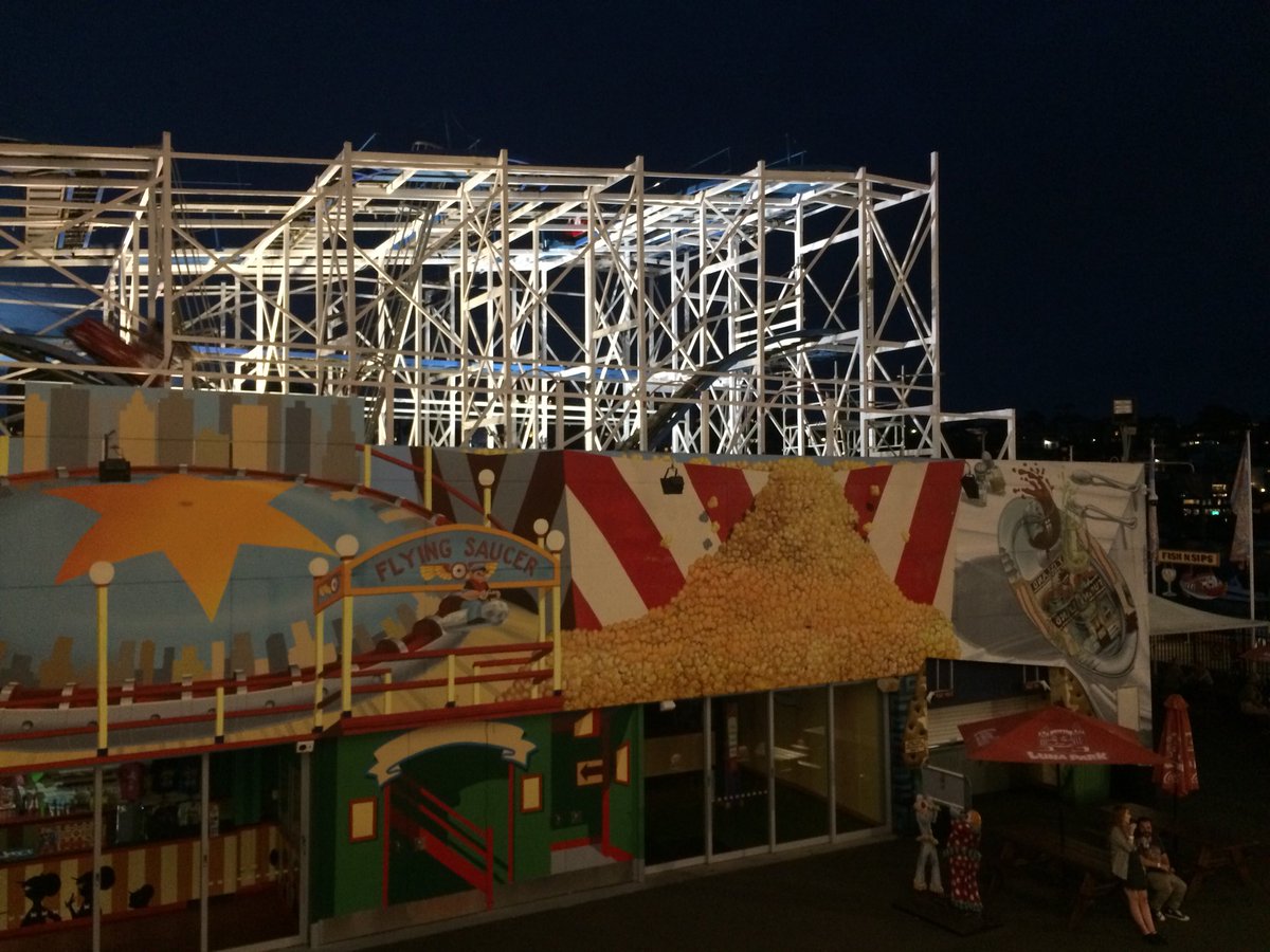 gutterskud's tweet photo. #gizzfest @ luna parc https://t.co/c0xbIQukjS