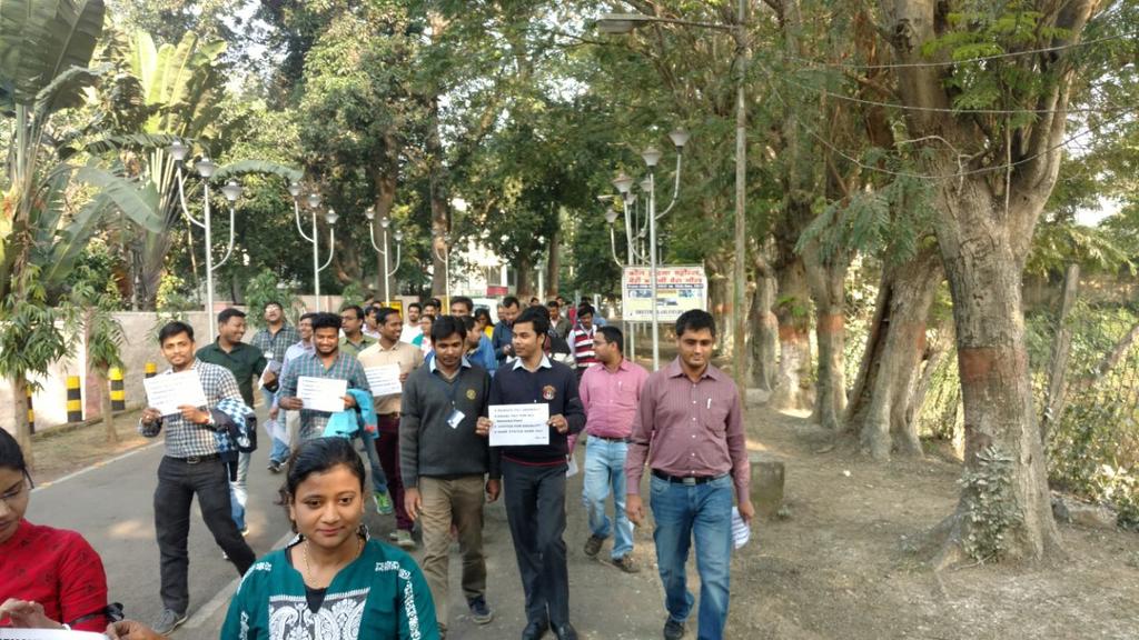 bansal_bimal's tweet photo. Protest at Ecl Hq, 

#removepayanomalyCil 
#removepayanamolyCil 
@CoalIndiaHQ @CoalMinistry @PiyushGoyal @aajtak @ndtv @ZeeNews @sudhirchaudhary @GOPAL_SINGH12 @narendramodi @PMOIndia @abpnewstv @abpanandatv https://t.co/FVwvPQOouv