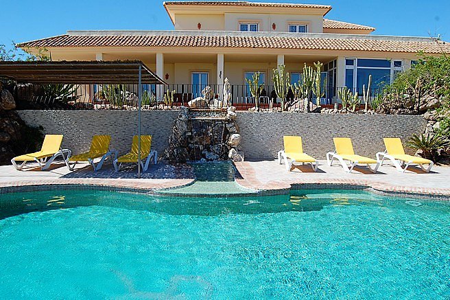 espanarural's tweet photo. Magnificent 5 bed 5 bath elevated villa of 300m2 on a plot of
10,000m2 has mountain and sea views located in one of the
best areas in Vera
https://t.co/ngzFbTmtre
#vera #almeria #oceanview #MountainView #HomeSweetHome #espanarural #Spain https://t.co/dsbDSQKjlf