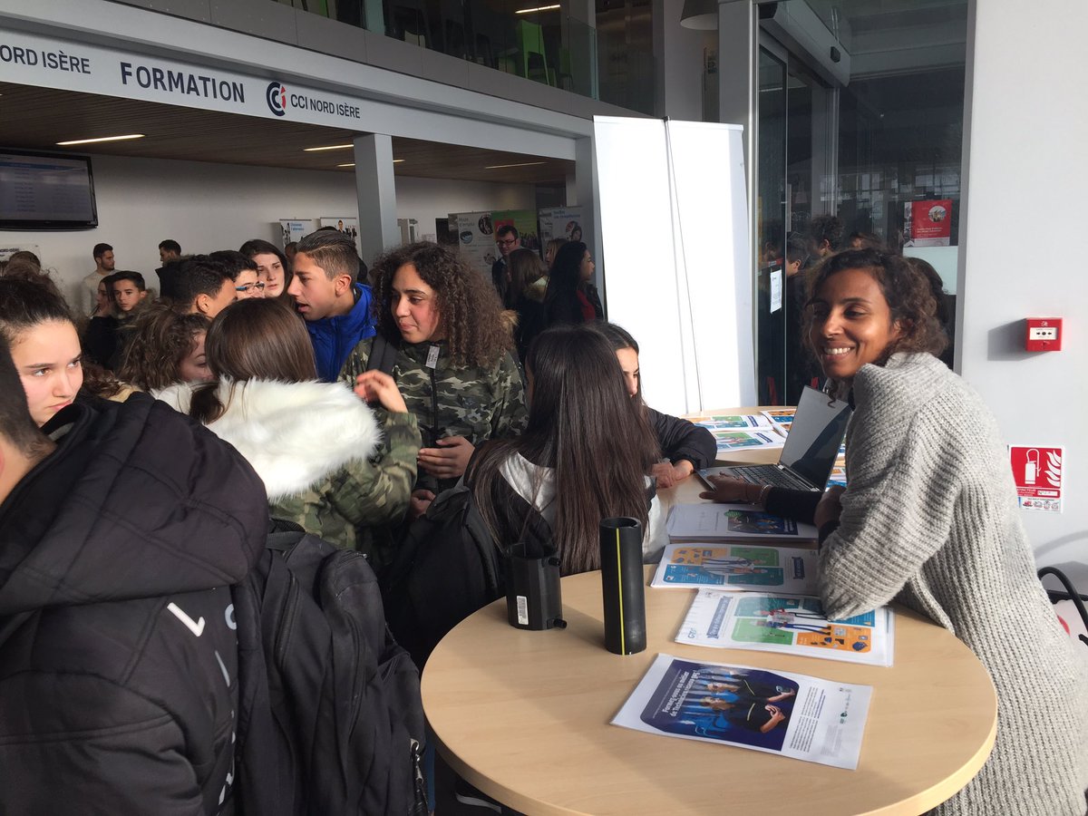 ClaudinePons's tweet photo. L'Association Jeunesse et Entreprises intervient auprès de collégiens et leur présente le métier de gazier https://t.co/rE9Lf7ljXr