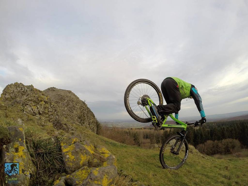trailride_mtb's tweet photo. Endo time 😃✌🚴‍♂️🤸‍♂️🍁🍂🍃
#mtbtrailride #straightendo #endo #bike #trials #mtb #fahrtechnik #enduromtb #propainbikes #kassel #fb_tj https://t.co/pN7yj0wvoY https://t.co/IMTTHqxFAV
