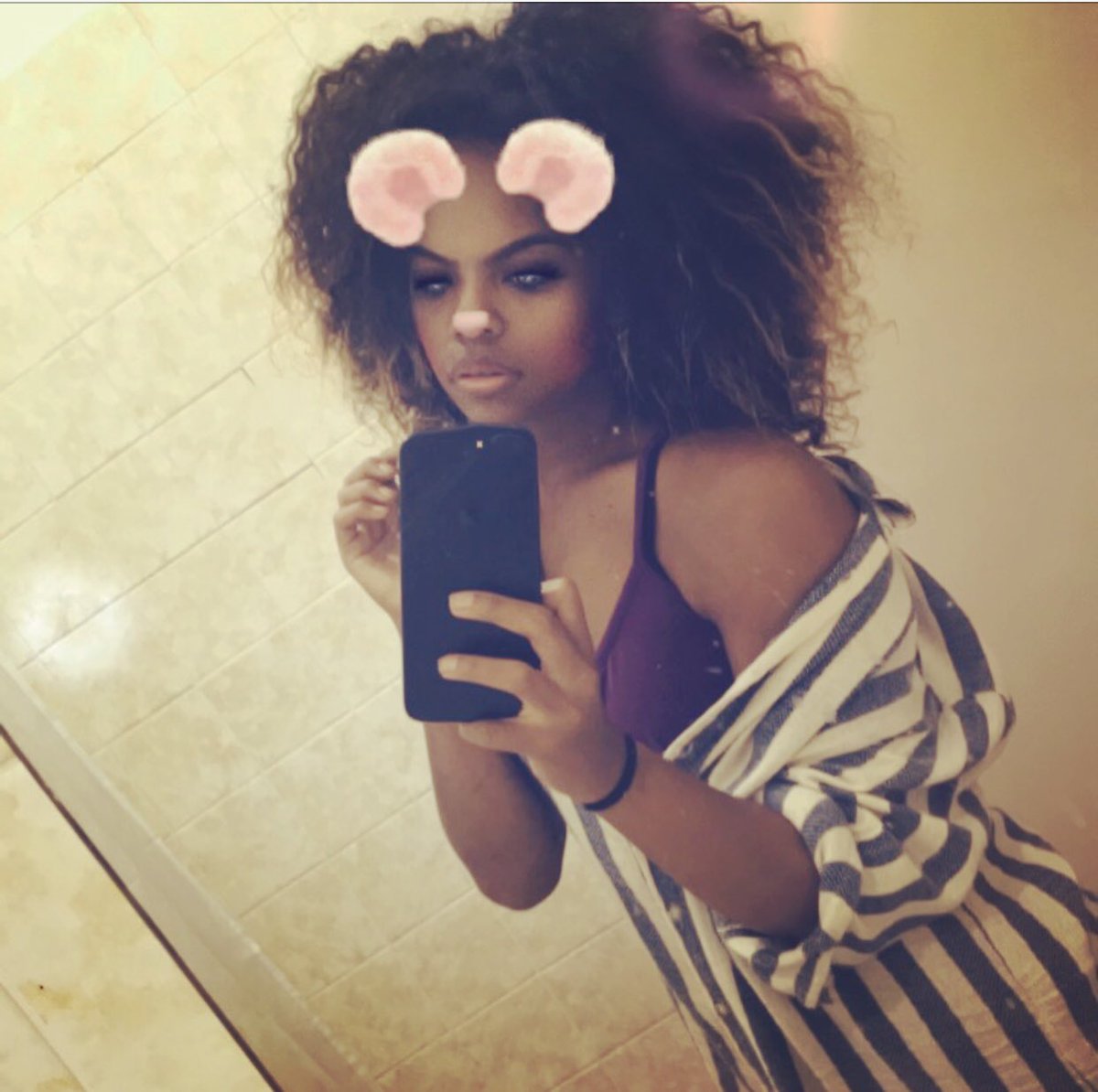 ForeignGoddess tweet media