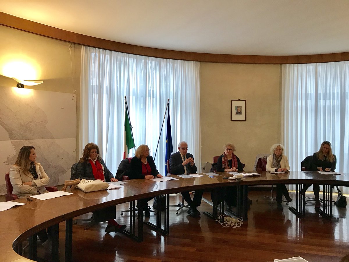 ComunediTrieste's tweet photo. Si inaugura sabato 25 novembre alle 12, al Magazzino 26 del Porto Vecchio la “Biennale Internazionale Donna” con opere di ben 170 artiste italiane e di altri Paesi.
#BID17 https://t.co/hHjQwvUngT