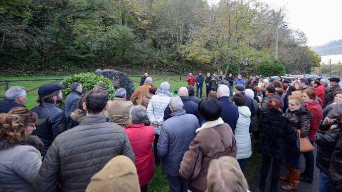 FSA_PSOE's tweet photo. 🗓 Este domingo, 26 de noviembre tendrá lugar, a las 17:00, el acto en memoria de las personas asesinadas por el franquismo en 1937 en Vindoria (Langreo/Llangréu).

📍 https://t.co/zIxM2BeQRw
#MemoriaHistórica https://t.co/Wa9onQrkRl