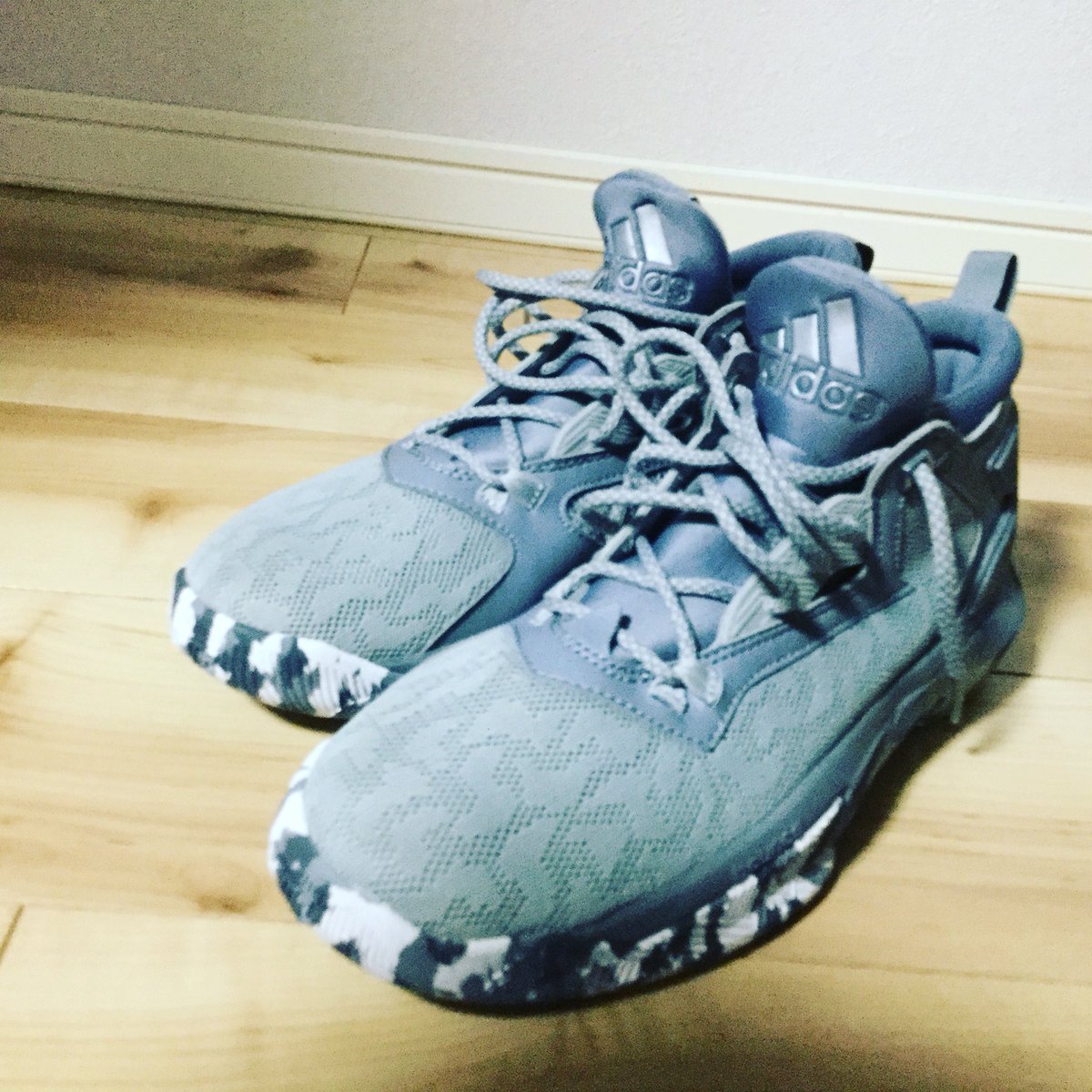 kenken011011's tweet photo. 新しい室内用シューズ!
あえてハンドボールシューズではなくバッシュ笑
#リラード2
#LILLARD2
#Lillard2 https://t.co/zdHjbqnlzp