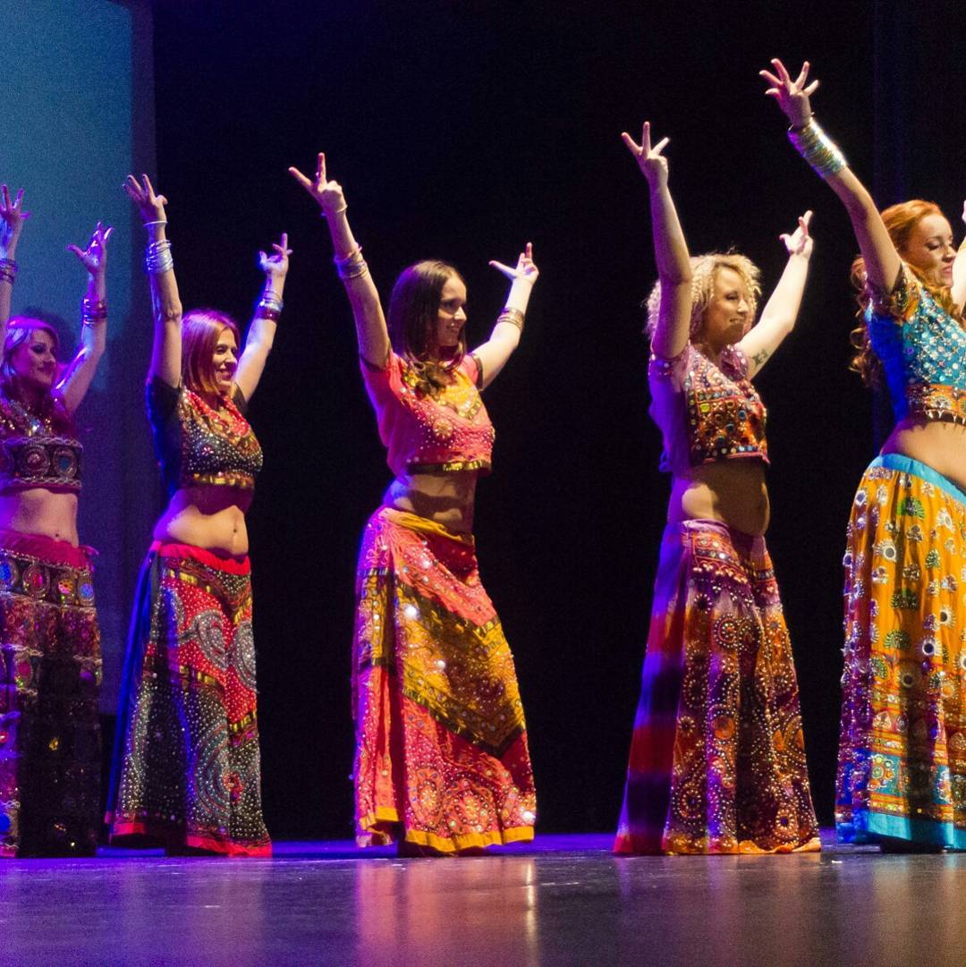 bellylusion's tweet photo. Seguimos nuestra "Travesía" en busca de la esencia de la danza...destino..."La india"🕌 en #auditorioinfantaleonor #bellylusion #travesia #danzaarabe #danzadelvientre #danzaoriental #espectaculostenerife #eventostenerife #viajaconnosotrasporelmundo https://t.co/j6Yyyg1DFQ