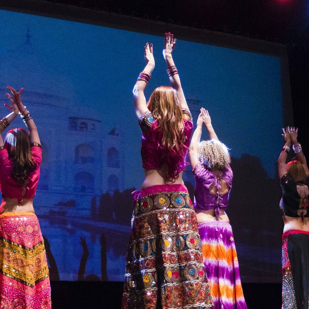 bellylusion's tweet photo. Seguimos nuestra "Travesía" en busca de la esencia de la danza...destino..."La india"🕌 en #auditorioinfantaleonor #bellylusion #travesia #danzaarabe #danzadelvientre #danzaoriental #espectaculostenerife #eventostenerife #viajaconnosotrasporelmundo https://t.co/j6Yyyg1DFQ