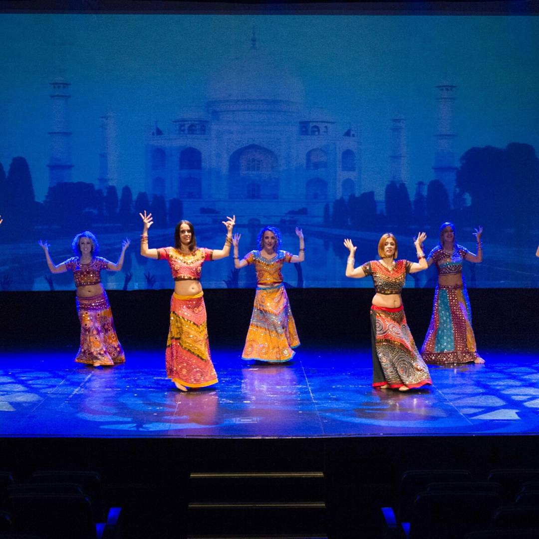 bellylusion's tweet photo. Seguimos nuestra "Travesía" en busca de la esencia de la danza...destino..."La india"🕌 en #auditorioinfantaleonor #bellylusion #travesia #danzaarabe #danzadelvientre #danzaoriental #espectaculostenerife #eventostenerife #viajaconnosotrasporelmundo https://t.co/jJet8OORpg