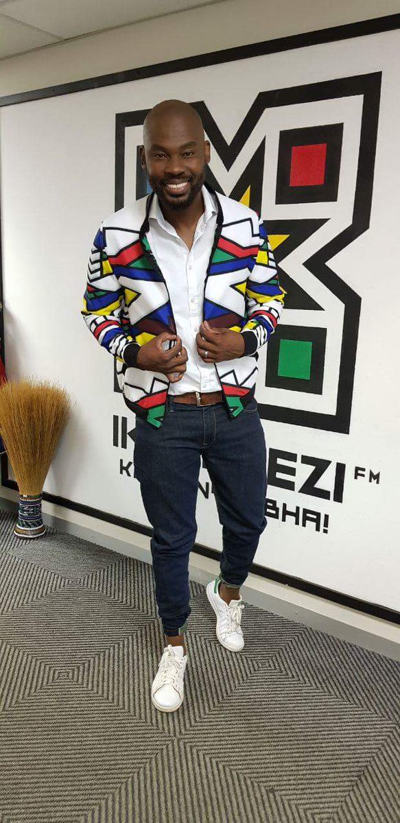 Curate_Ndebele's tweet photo. umuntu uthunge ilumba kanathi le hhayi akavele nathi siyazifuna Ngubani umnikazi we Mgwalo courter. AKAVELE. https://t.co/k1RcHD6zeq