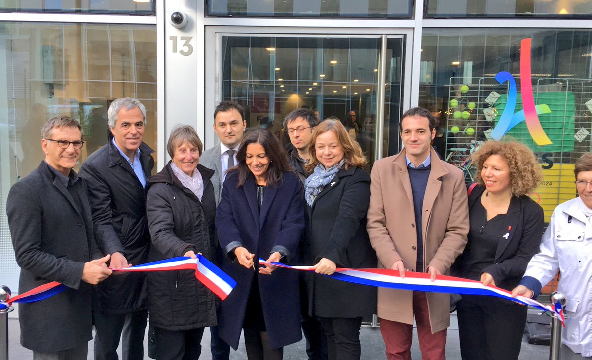 Anne_Hidalgo's tweet photo. Althea Gibson était une grande championne et une figure marquante de la défense des droits civiques. En inaugurant ce superbe gymnase, la Ville de #Paris rend hommage à cette femme d'exception. #Paris12 #AltheaGibson https://t.co/tuQNbCTYE9