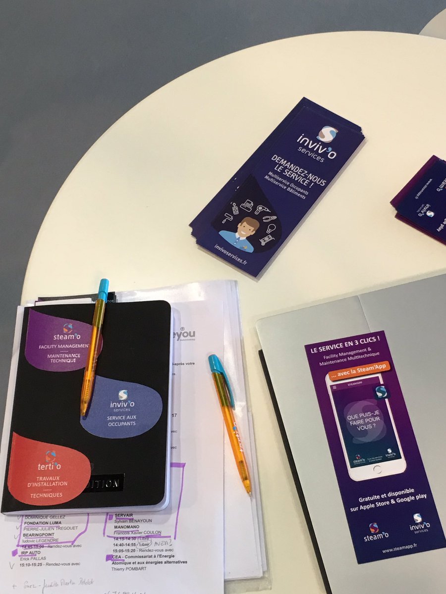 ColsonLafon's tweet photo. Le vrai service au poste de travail #FMeur https://t.co/uUHp7BoICa