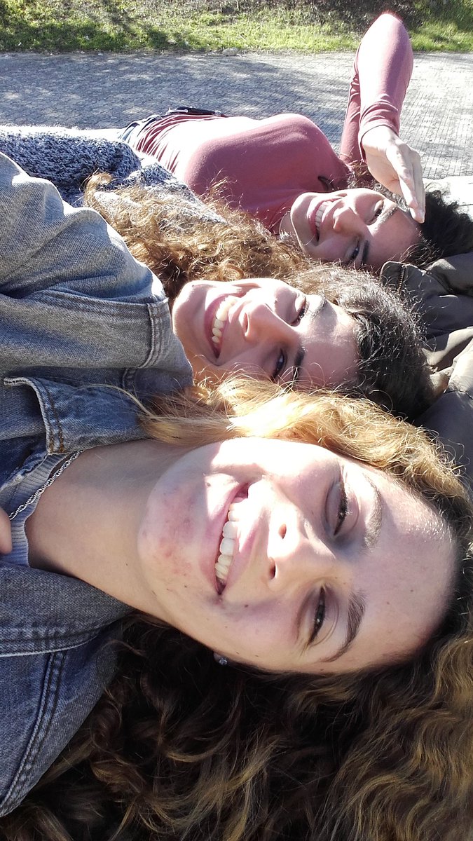 soucute17's tweet photo. #euzinha #easfriends #baschool #bitches https://t.co/vFsovyigOP
