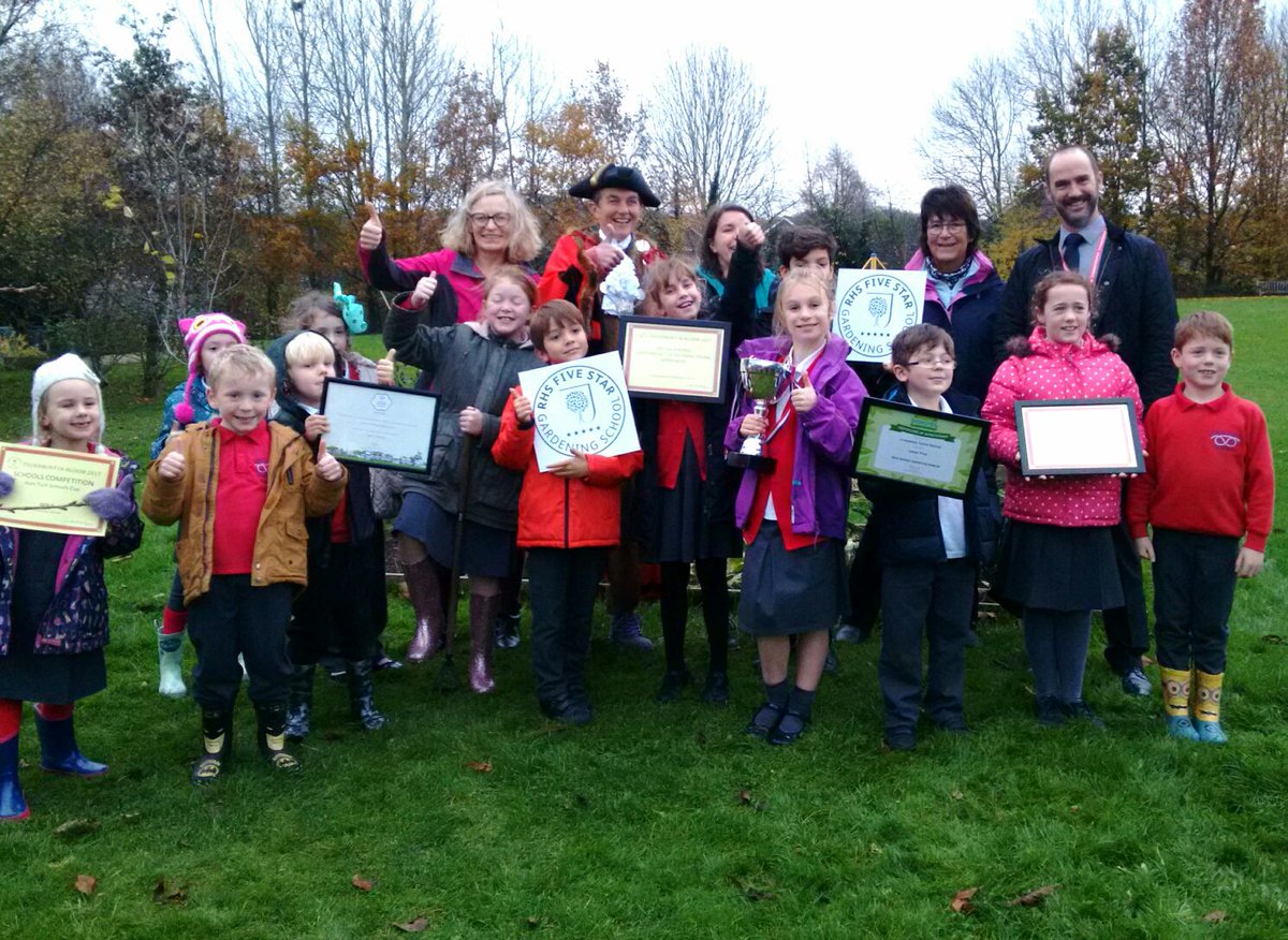 Massive congratulations to Crossways Schools 'Federation Farmers' on achieving Level 5 (that's the highest level) RHS award. A very impressive achievement, and very well deserved.