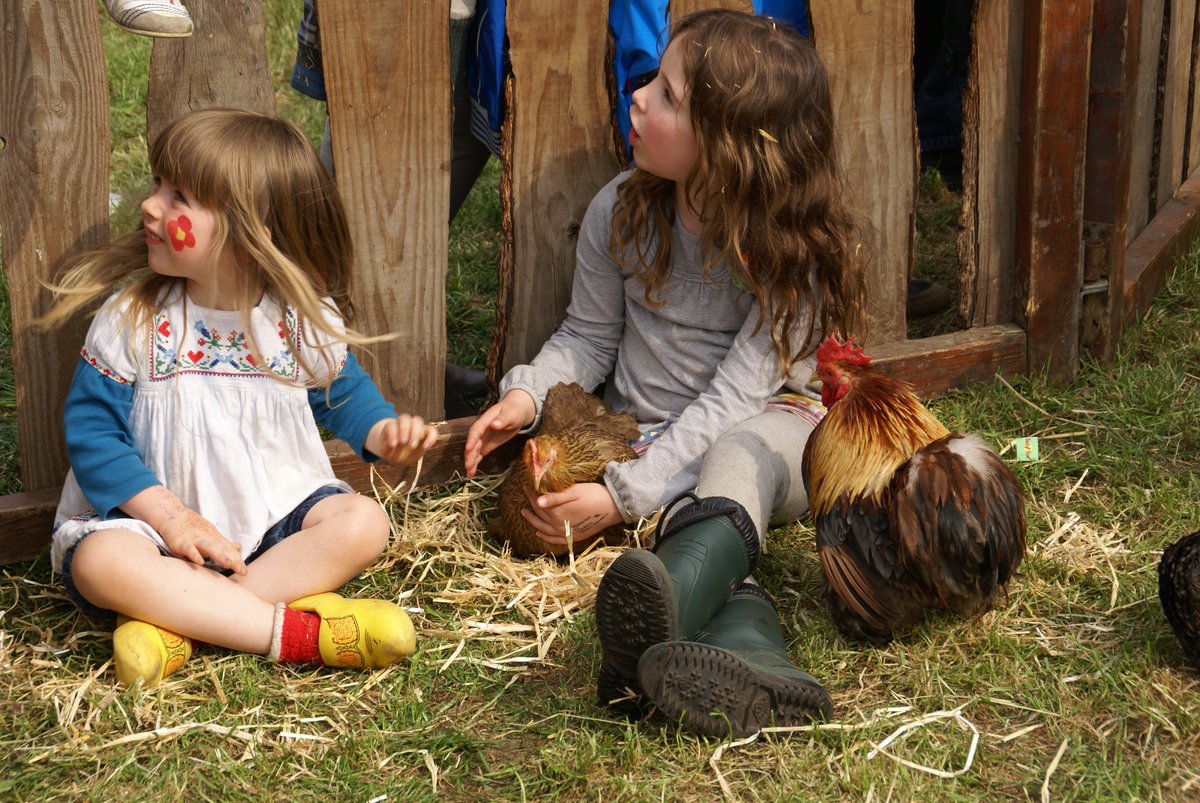 dbdeboerderij's tweet photo. #dichterbijdeboerderij heeft een eigen nieuwsbrief. Schrijf je nu in om maandelijks een update te ontvangen over leuke uitjes en activiteiten op het platteland: https://t.co/fpGpo1c95V https://t.co/MwMm8ueHsI