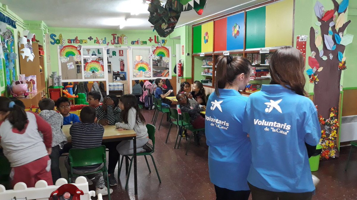 ludojove's tweet photo. Setmana del #voluntariat @FundlaCaixa; donant suport a les activitats de #ludomb2. Igualtat d’oportunitats per a la #infància en risc. #CaixaProinfancia #somludo https://t.co/8nU90HsQWh