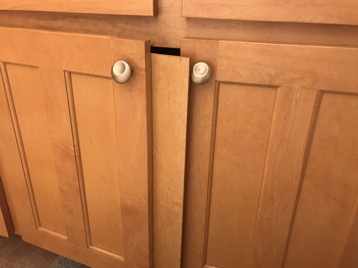 AhmadSaania's tweet photo. I knew my bathroom sink cupboard didn't like when I closed him like this, but I didn't know it was so personal... #RSJ108 #unpleasantdesign https://t.co/Ip7MFWBhHv