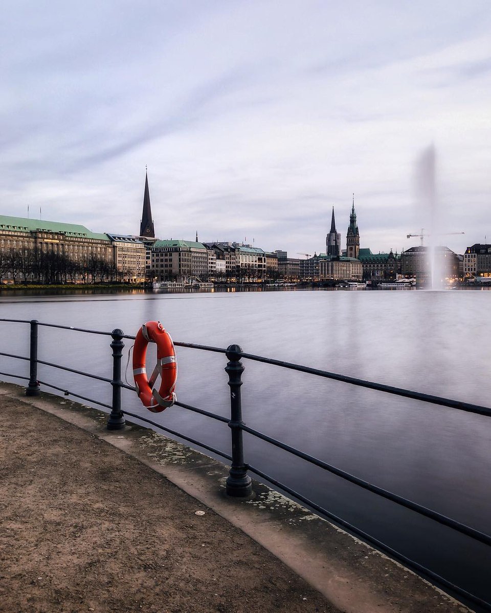 hansegang's tweet photo. Bei einem Alsterspaziergang den Feierabend einläuten. 

#Hamburg #Binnenalster @mein_hamburg @hamburg_de @visitHamburg @BilderHamburg @Group_HH @GermanyTourism https://t.co/p9G9oUE3PG
