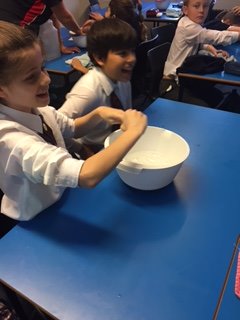 HawthornsSchool's tweet photo. Year 6 dipped into some icy water to experience what it may have been like for the 1500 passengers who didn't make it onto the life boats #Titantic #creativelanguage https://t.co/OTgLbyd7eP