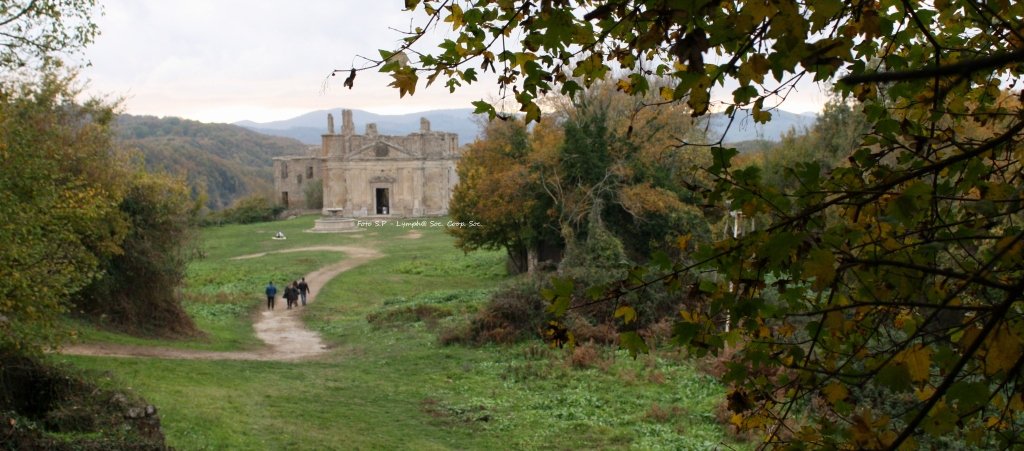 Lymphavitale's tweet photo. #MONTERANO: ora che anche il @Fondoambiente  ha investito su questo luogo magico che ne dite #domenica #26novembre di partecipare alla nostra escursione? A soli 6 euro un trekking semplice e adatto a tutti. Info e prenotazioni: 3345987964 https://t.co/liHWIqKCXy