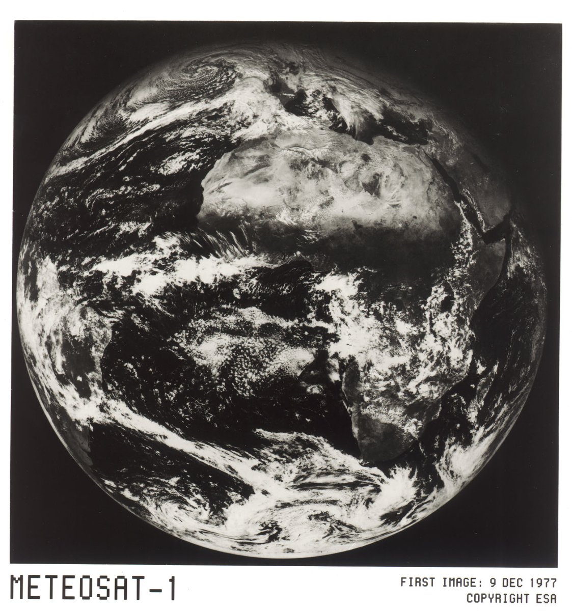 ESA_EO's tweet photo. @esa @eumetsat @eumetsat_users @ESA_History @esaclimate @Meteos_ #Meteosat1 reached its operational orbit on 7 Dec 1977, &amp; its first image was sent back on 9 Dec. It was the first satellite in geostationary orbit to have a #WaterVapour channel to track #AirMoisture: https://t.co/sVohTBzsHq https://t.co/iz0zY3treI