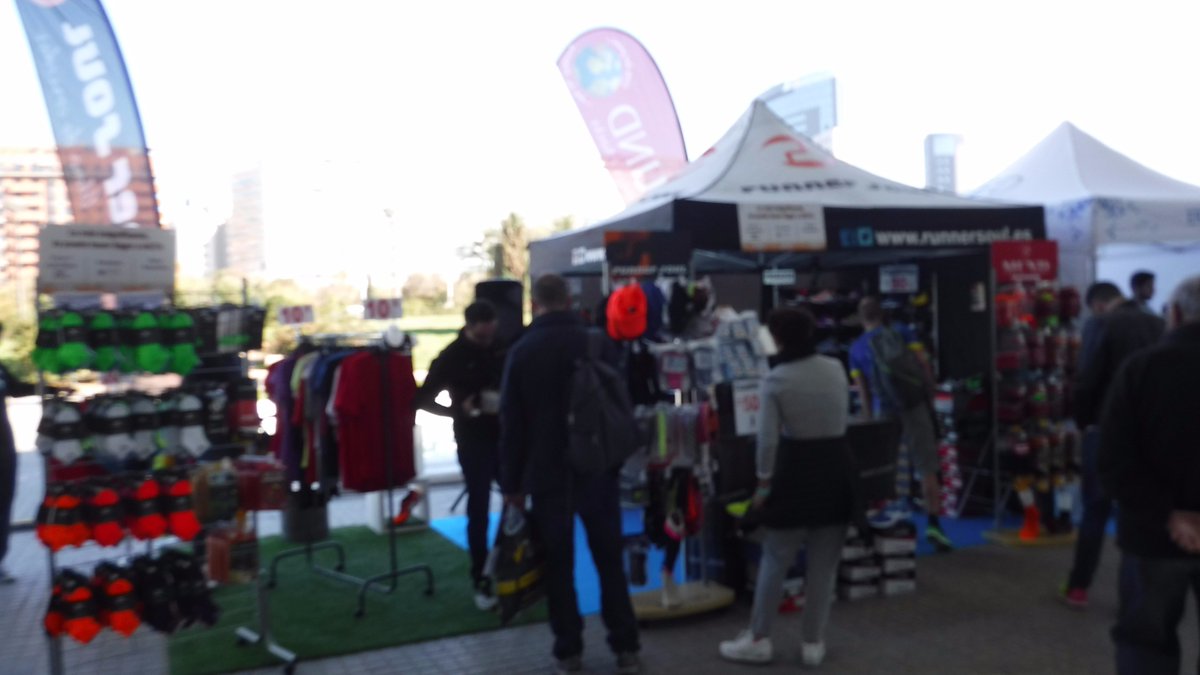 RS_deporte's tweet photo. Lo pasamos genial en la feria del corredor de la #maratonValencia !! donde pasaron gran cantidad de público y corredores!
#RunnerSoul https://t.co/frQ20Do7ql