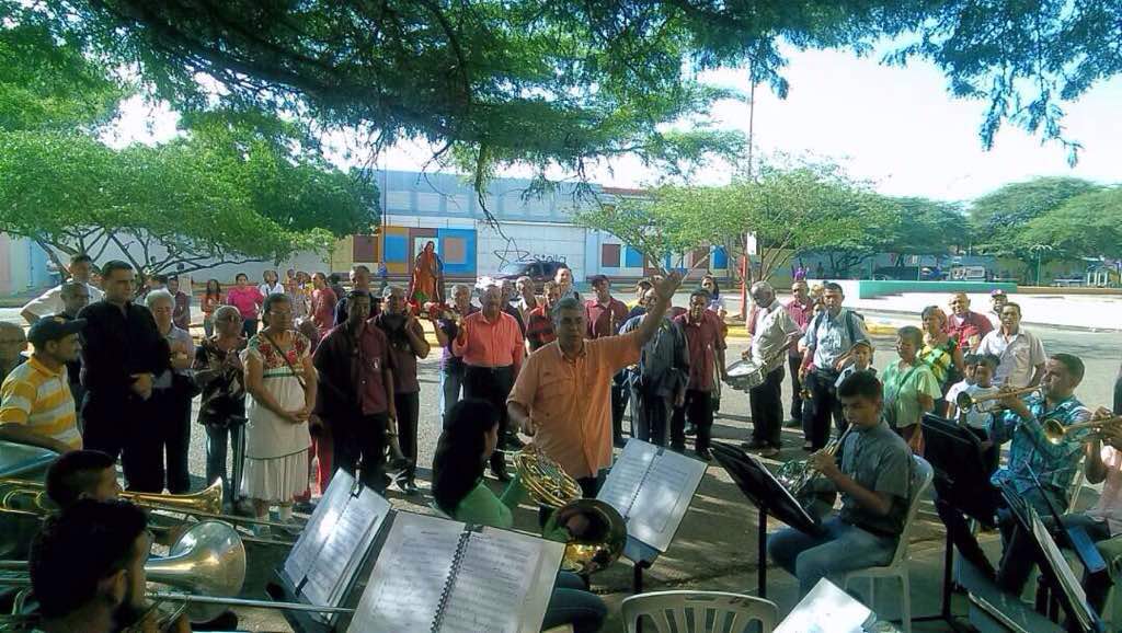 Serenata a la Procesión de la Virgen Santa Cecilia, Patrona de los Músicos, por parte del Ensamble de Metales de Falcón, sede del Núcleo Coro en conmemoración del #DiaDelMusico #SemanaDelMúsico #SomosElSistema
