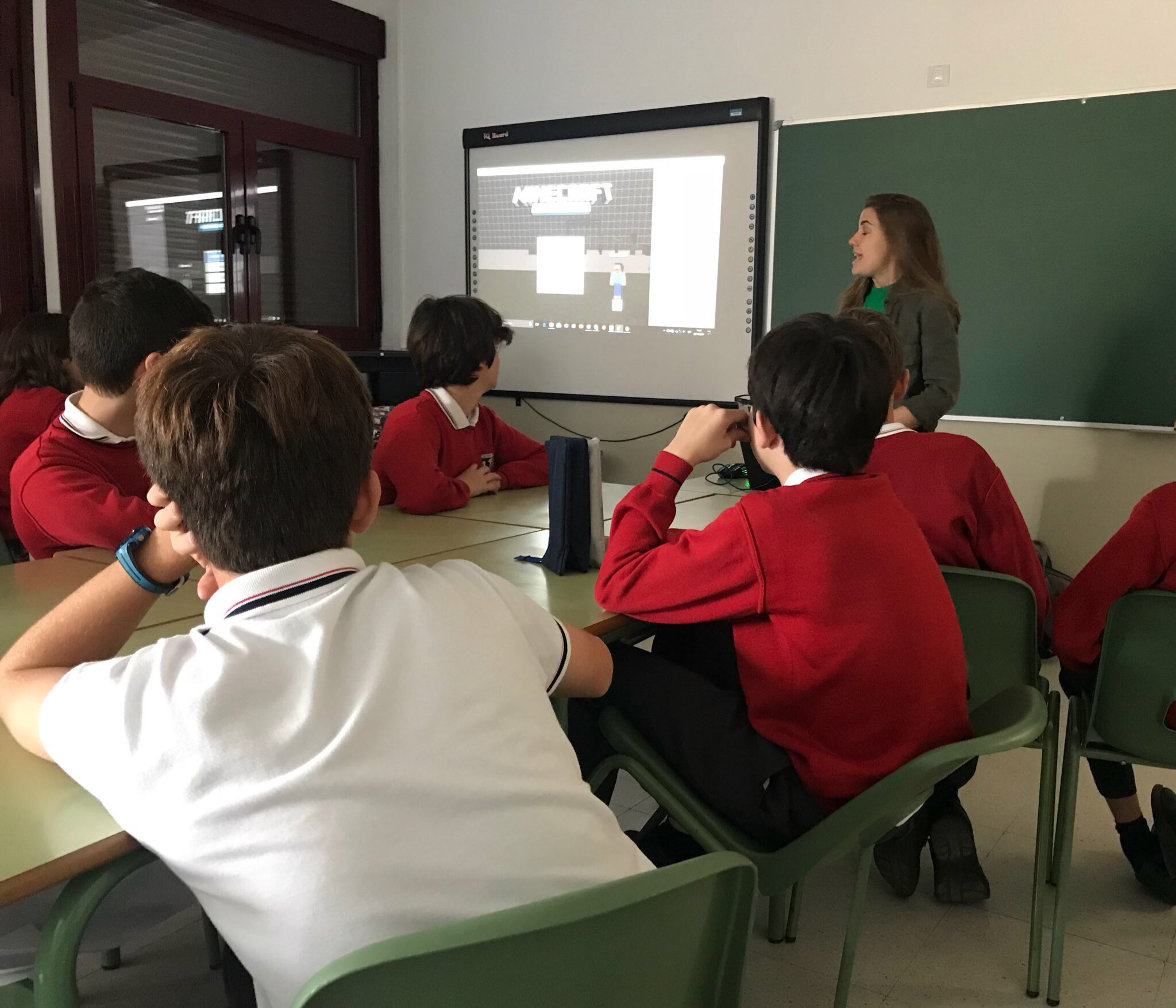 Colegios El Valle On Twitter Comenzamos El Taller Minecraft Education Edition Con Alumnos Eso Gracias A Andrea Andrea Conekix Por Expliracos Las Diferencias Con La Version Vanilla Ltb Https T Co N1wpglgpyf Twitter