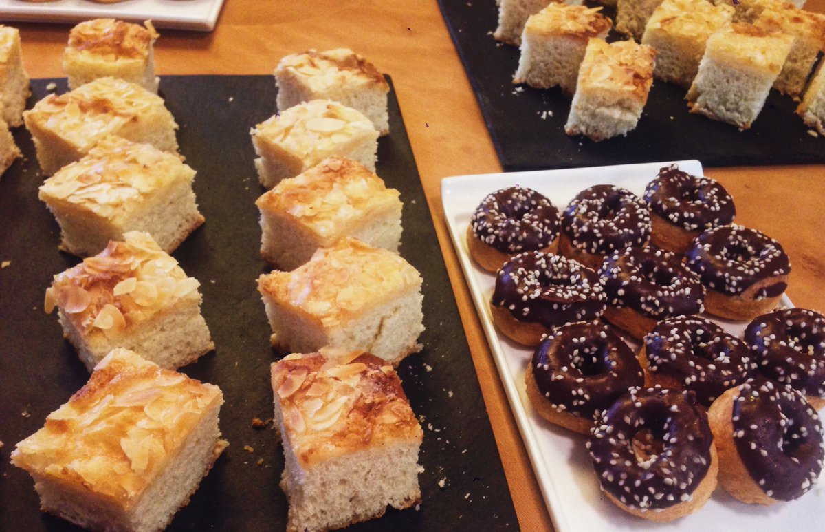 SoftwareArcCamp's tweet image. Einer der vielleicht wichtigsten Programmpunkte des Tages auf dem &quot;Software Architecture Camp Foundation&quot; im @artotel Köln: Die Kaffeepause! ☕️🍩 #Softwarearchitektur #Training #SoftwareArchitectureCamp #EntwicklerAkademie