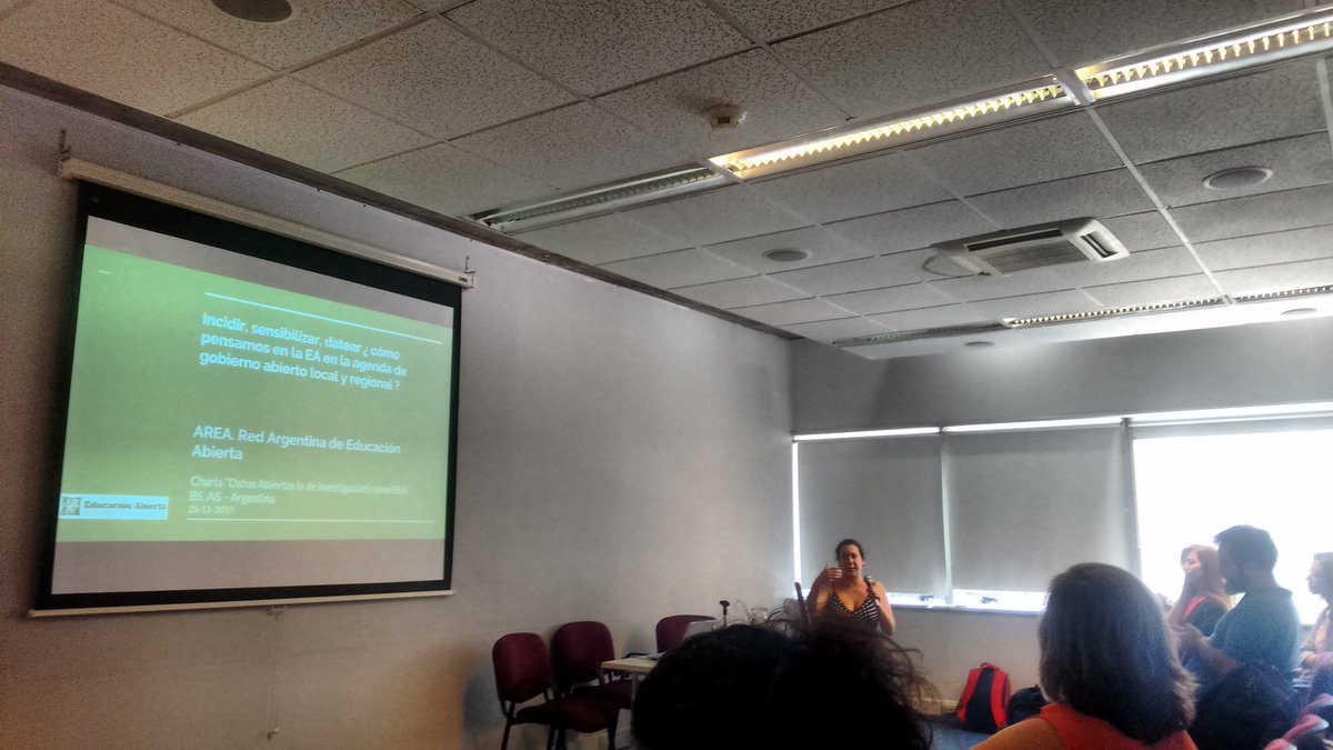 Lore_ariv's tweet photo. #Ahora en el @agendaccc
Expone Javiera Atenas en la charla "Datos abiertos y de investigación como REA" #EducaciónAbierta #Datear #Sensibilizar https://t.co/hgza83U1Ig