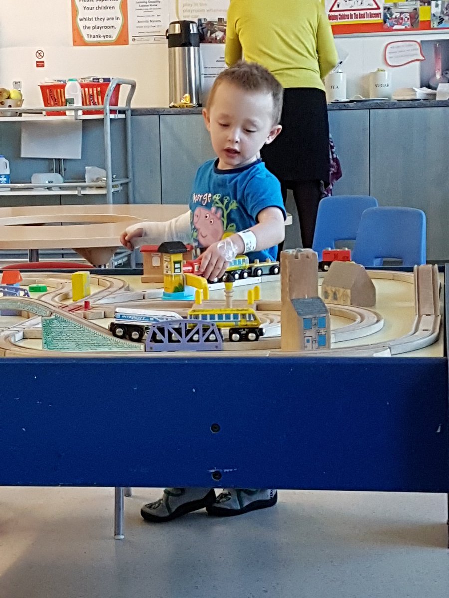 lilmel123's tweet image. My little soldier up a playing straight after surgery on a badly broken arm #wayward #wayfierce #toughcookie