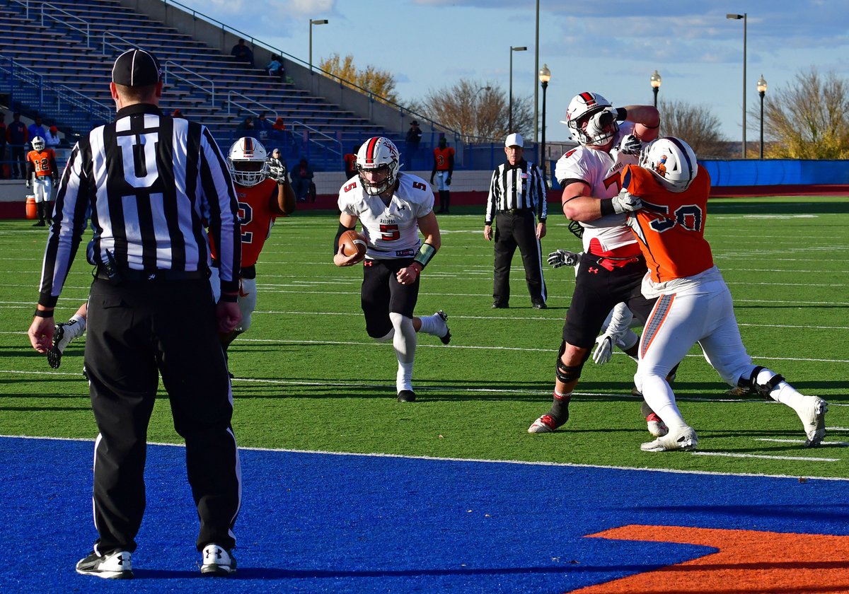 mkenobbie12's tweet photo. Dropping more Twitter pics in anticipation of @NWCredraider_FB  game in Fort Wayne. When the QB @tyson_kooima5 flies through a lane big enough to drive a truck though! #hethrowstoo #Raidersalltheway #quarterbackkeeper #GoBigRed https://t.co/cNS6QBp8VV