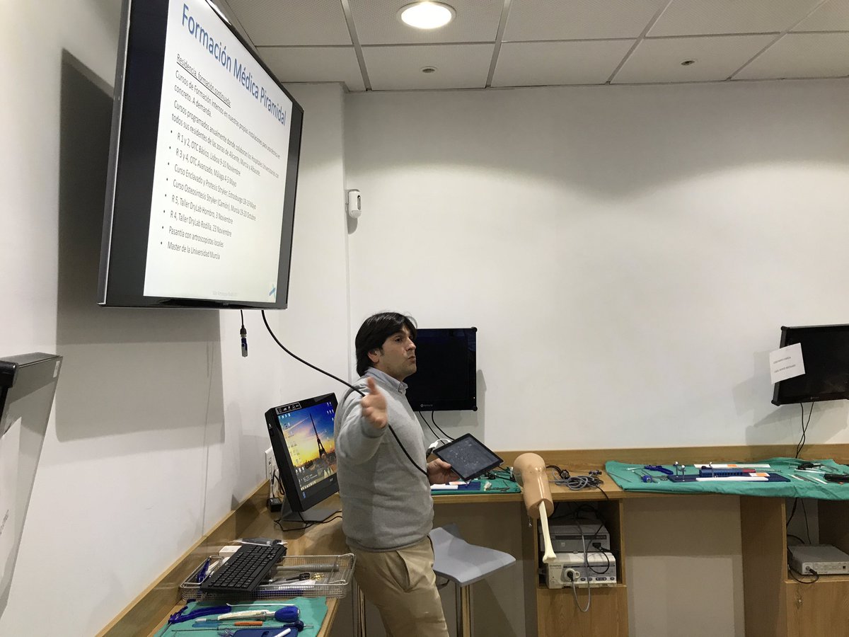 JornadasMorales's tweet photo. Comienzan las XXI #JornadasMorales con el taller de #artrocopia #rodilla con la colaboración de @aldimesa https://t.co/HYCyHTr255