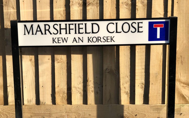 cornwallhousing's tweet photo. The last finishing touches are being made to the 23 new Council homes in Goonhavern. 23 local families will soon be moving in - just in time for Christmas! #tenantsattheheartofwhatwedo #Cornwall #HomesinCornwall #SocialHousing https://t.co/6Avzvnn4db