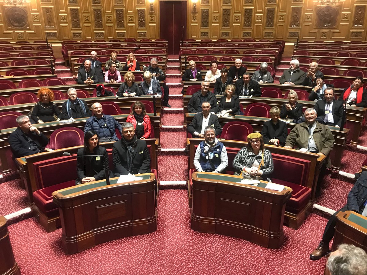 F_Bonhomme's tweet photo. Les sĂ©nateurs du Tarn-et-Garonne reçoivent les Ă©lus du 82. TrĂšs heureux dâavoir reçu ceux qui font vivre notre territoire #AMF82 https://t.co/CimbrOb8fu