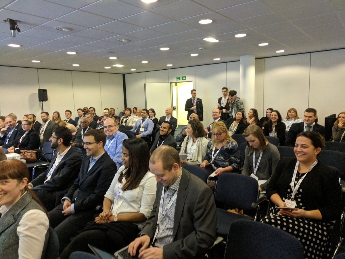a_saratzis's tweet photo. For a 2nd year full room at @VascResearchNet Dragons' Den session #VSASM2017 https://t.co/w0TVuU8EgN