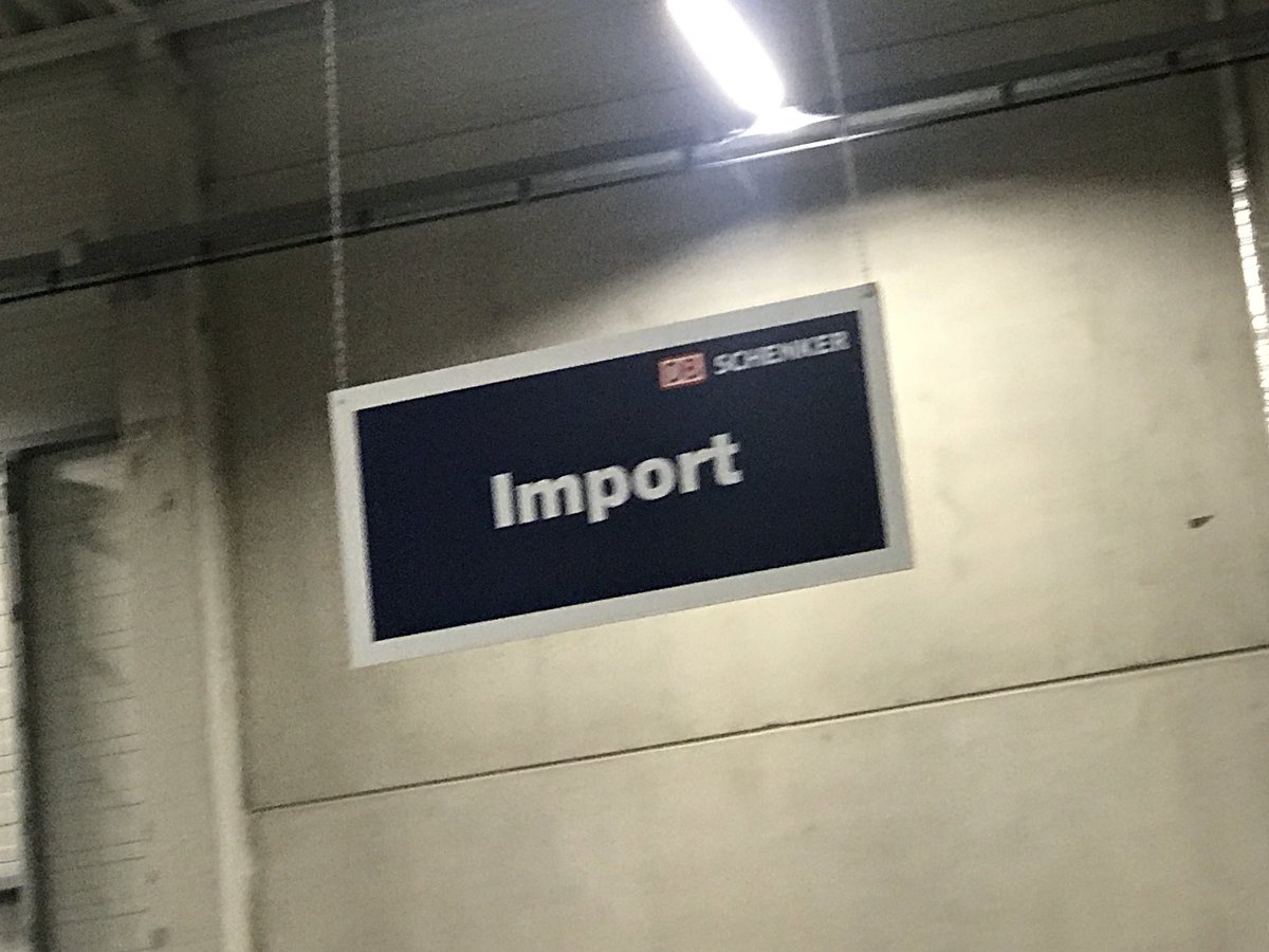michael_medina_'s tweet photo. #LoveMyJob
Leuk werkbezoek bij een logistieke gigant
DB Schenker
Nu weer terug naar Düsseldorf om de verhalen te delen met Hafsa & Christien.
#RocTop #BtgHandelMode https://t.co/SbDantKOn3