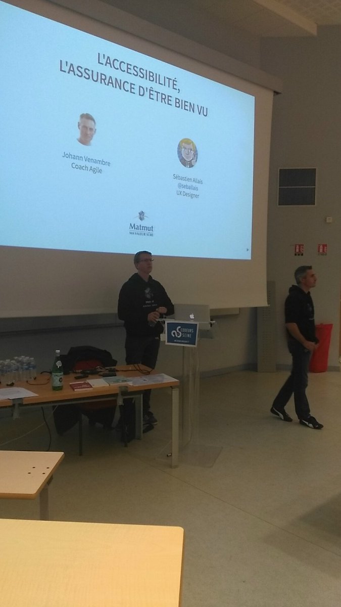 RomainFregard's tweet photo. En place pour la conférence des collègues #Matmut ! Gooo 👍 #DevTeamMatmut #codeurs2017 https://t.co/aLaxoMW1QI