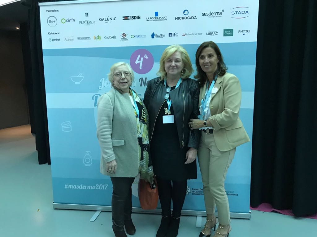 gtfmcamps's tweet photo. Queremos felicitar al CGCOF por el gran éxito de las jornadas #MASDERMO2017. Más de 500 asistentes hablando sobre #dermofarmacia. https://t.co/ikzCN7ipKs